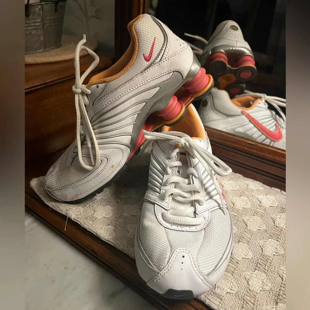 NIKE Classic Shox Casual Athletic Athleisure Sneakers White Pink Orange Girls 4Y